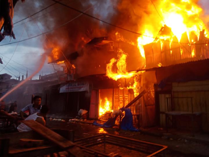 Menjelang Magrib, Empat Ruko di Paluta Sumut Musnah Terbakar