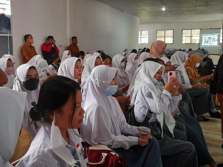 Cegah Stunting Sejak Dini, Remaja Putri di Sulbar Diberi Tablet Penambah Darah