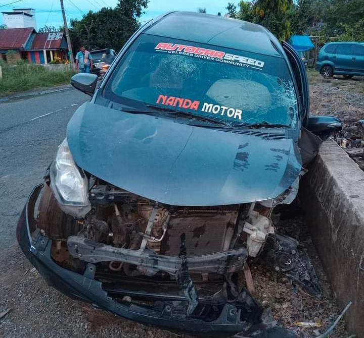Kecelakaan Tunggal di Mamuju, Calya Tabrak Beton