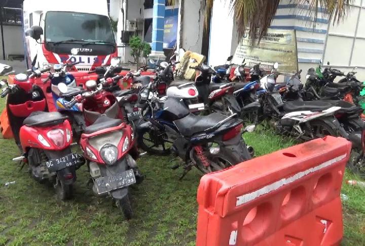 Langgar Aturan Lalu Lintas Puluhan Sepeda Motor di Mamuju Diamankan Polisi