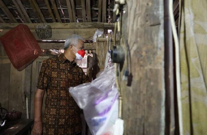 Temukan Nenek Tak Bisa Jalan, Ganjar Janji Lakukan Hal Ini