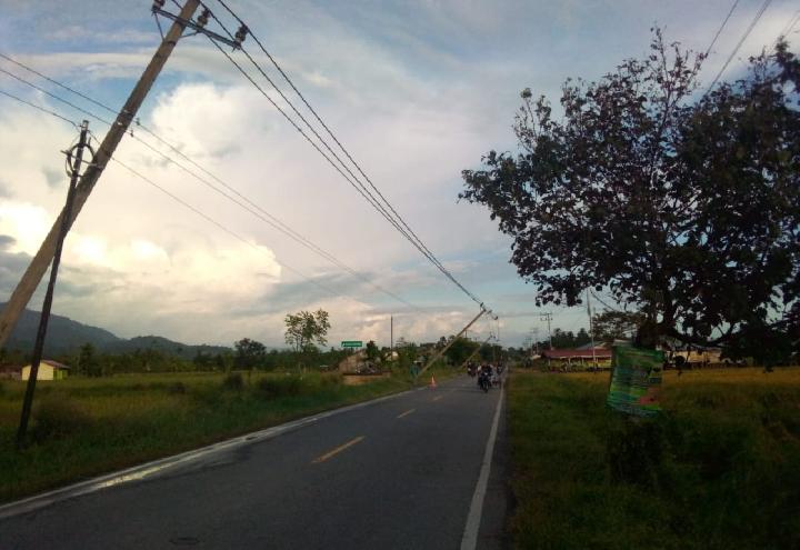 Tiga Tiang Listrik Nyaris Tumbang, Warga Aceh Barat Daya Was-was saat Melintas