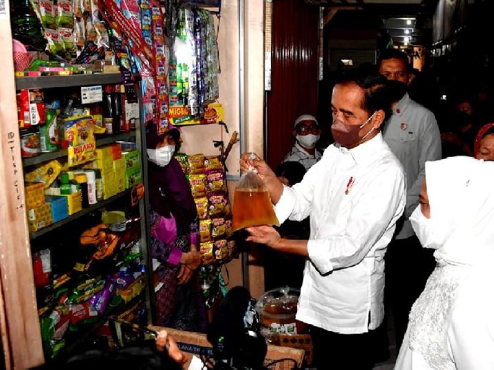 Jokowi Belanja Sayuran dan Kerupuk ke Pasar Muntilan Magelang