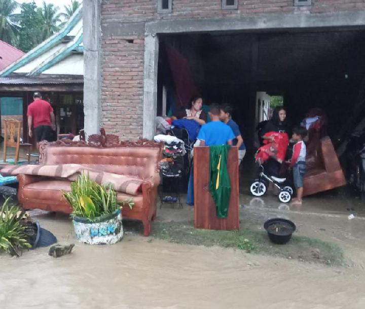 Puluhan Rumah Warga Majene Tergenang Akibat Luapan Air Sungai Deking