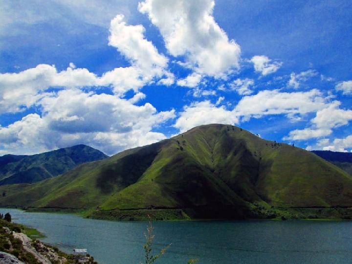 Eksotisnya Danau Toba dari Pusuk Buhit, Gunung Asal Mula Orang Batak