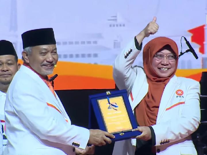 Raih PKS Award, Anis Byarwati Ajak Pengurus dan Anggota Beri Kontribusi Terbaik