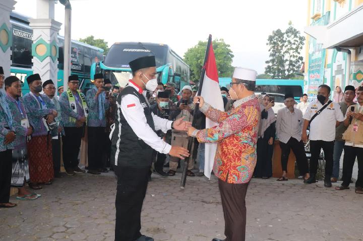 Hari ini, 404 Jemaah Haji Asal Kabupaten Cirebon Diberangkatkan