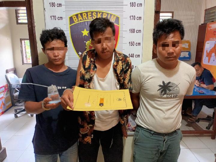 Lagi Asyik Sedot Sabu, Tenaga Honorer Pemko Sidimpuan Digerebek di Bangunan Bekas Toilet