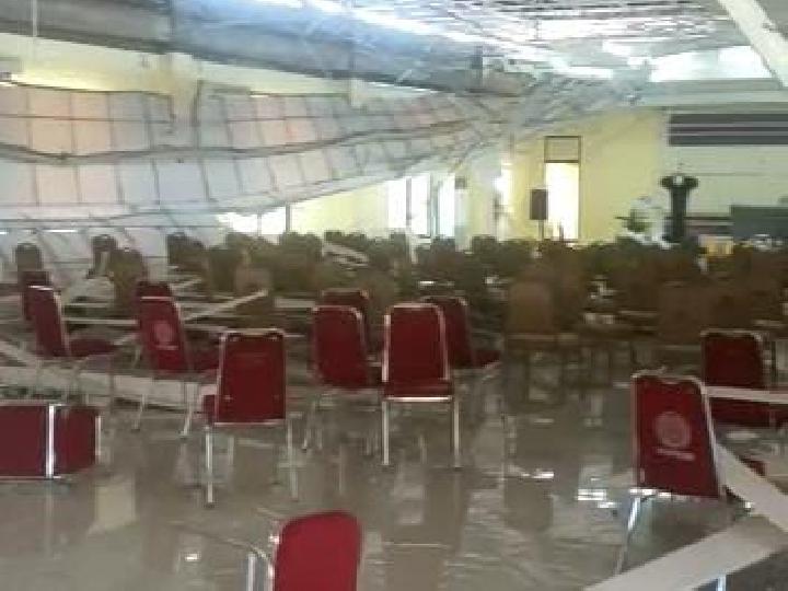 Kaca Jendela Gedung PKK Sulbar Pecah Gegara Gempa, Sejumlah Casis Polri Luka