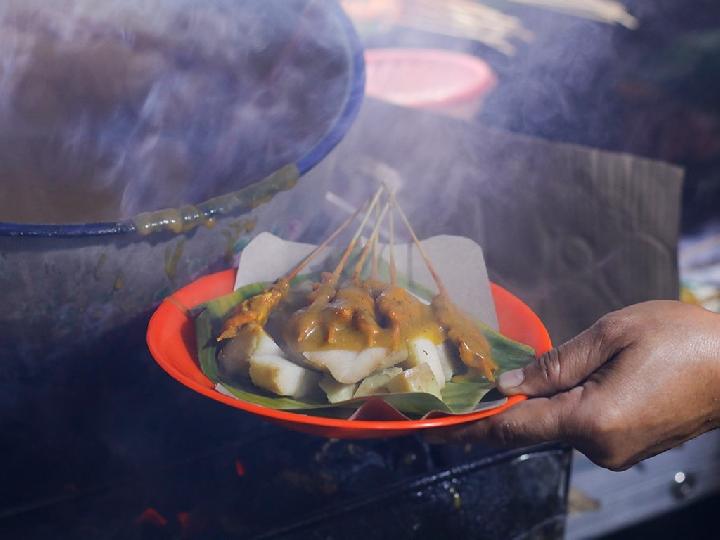 Gak Penting Banyak Uang Kalau Belum Rasakan Nikmatnya Sate Padang 