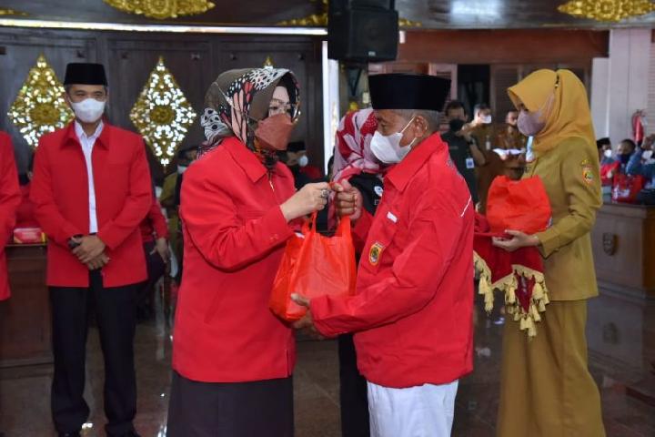 Pemkab Sukoharjo Bekali Jemaah Jaket Penanda Khusus dan Lauk Pauk