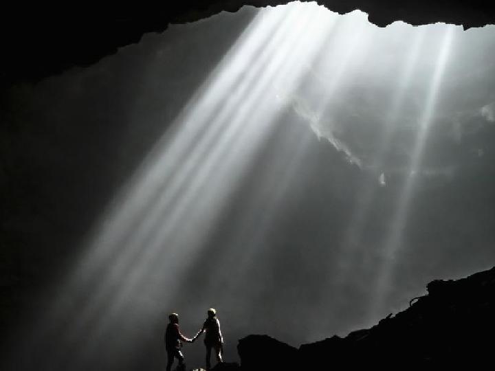 Gua Jomblang, Tiang Cahaya yang Menakjubkan dari Gunungkidul Yogyakarta