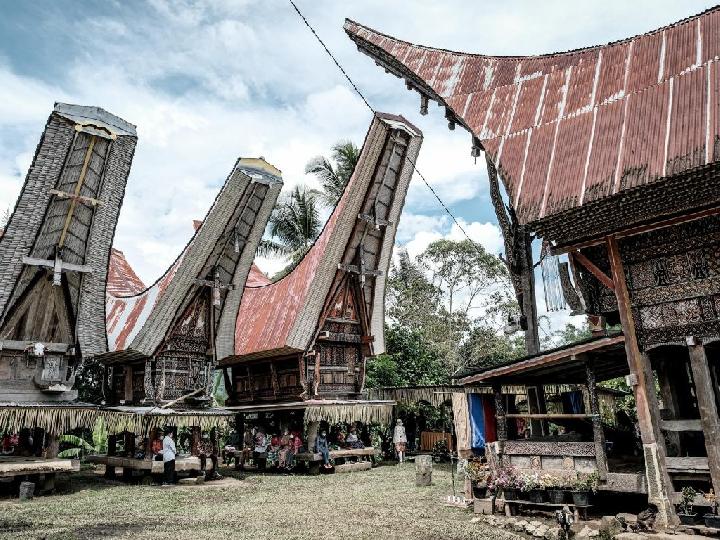 Wajah Tana Toraja dalam Deretan Rumah Adat Tongkonan