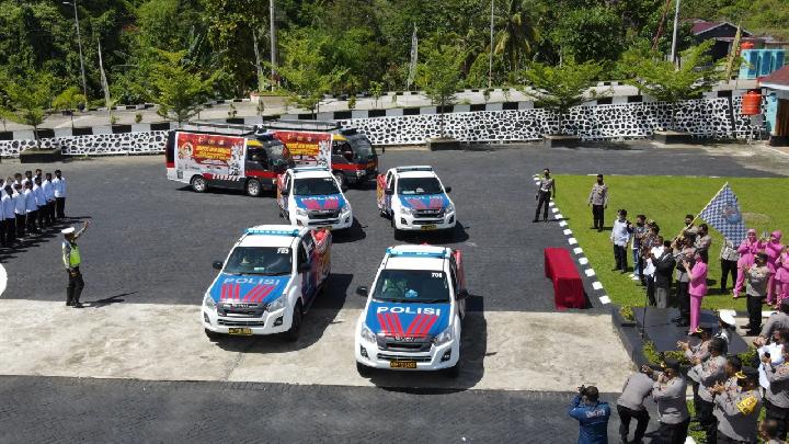 Jelang HUT Bhayangkara, Polda Sulbar Distribusikan Ribuan Paket Bansos