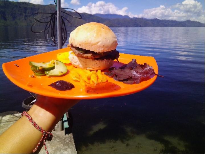 Cuma Rp 50 Ribu, Makan dan Minum Sepuasnya di Ecovillage Silimalombu Danau Toba