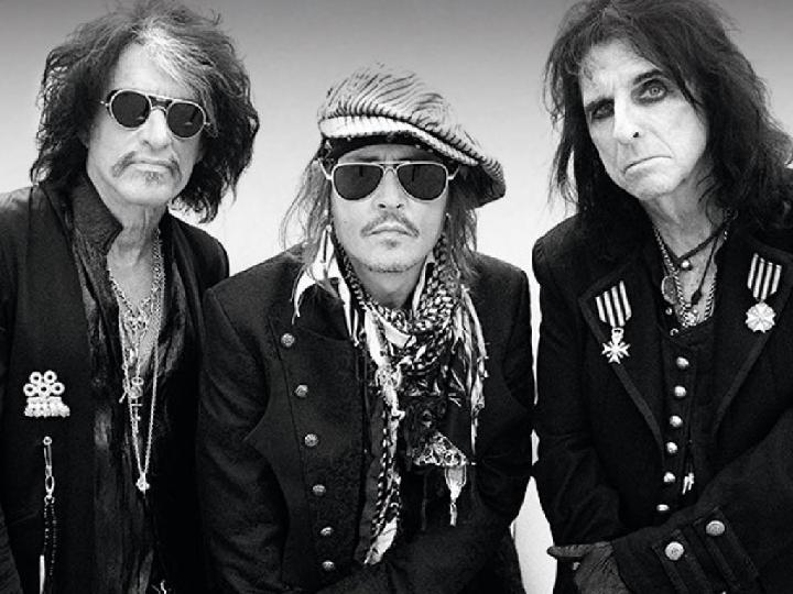 Aktor Johnny Depp Gelar Tur Konser Keliling Dunia Bareng Hollywood Vampires