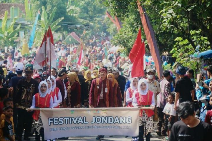 Festival Jondang, Arak Hasil Bumi sebagai Ungkapan Syukur