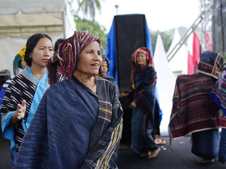 Jeritan Partonun Hasil Tenunan Gak Laku, Orang Batak Kerap Pakai Ulos Buatan Mesin