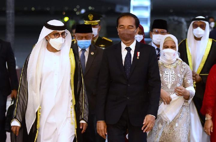 Presiden Jokowi dan Ibu Iriana Tiba di Abu Dhabi, UEA