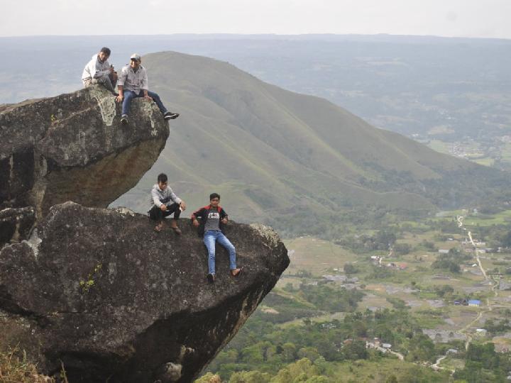 Batu Marompa, Destinasi Wisata Eksotis di Desa Tamba Dolok Kabupaten Samosir