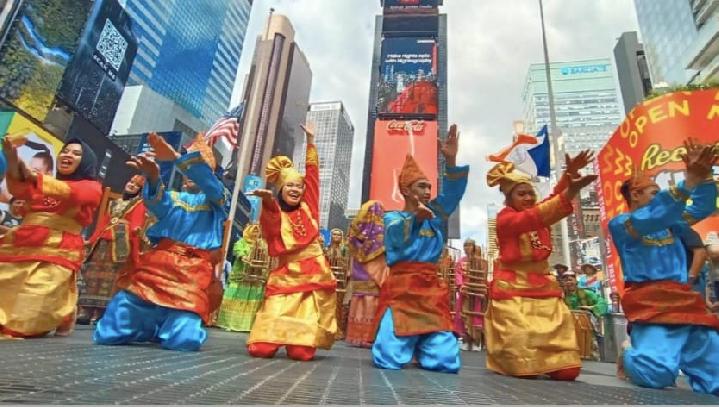 Pergelaran Flash Mob Angklung Memukau di Amerika Serikat