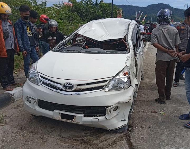 Pengendara Mobil yang Kecelakaan di Mamuju Sempat Membuang Plat Mobilnya