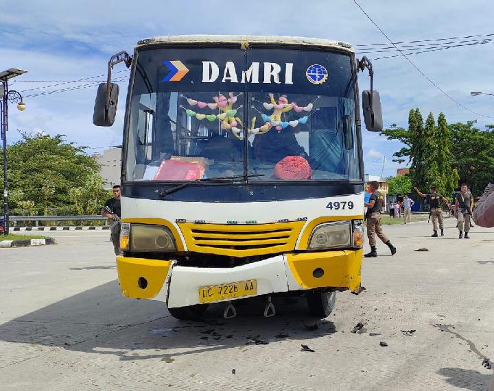 Bus vs Motor di Mamuju, Satu Orang Dilarikan ke Rumah Sakit