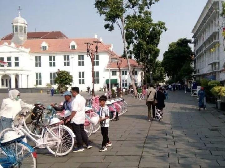 Mulai Saat Ini Masyarakat Dilarang Parkir di Kota Tua Jakarta