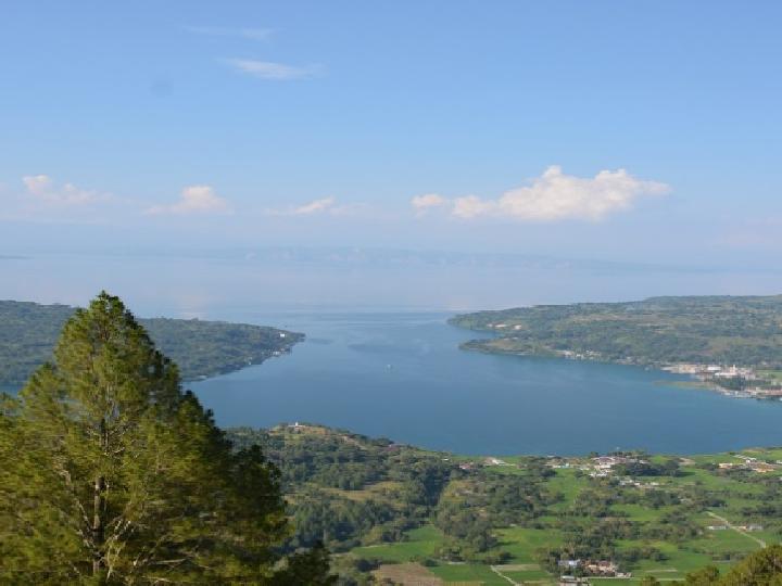 Menatap Hamparan Danau Toba dari Sipinsur Seolah Berada di Angkasa