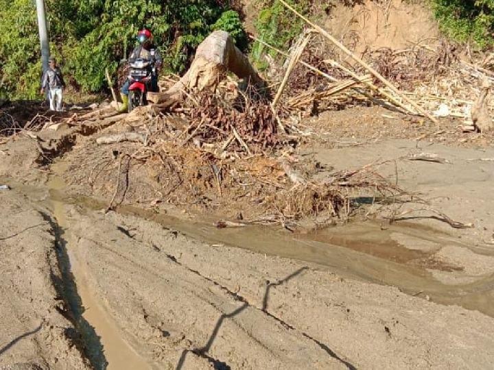 Pemkab Dinilai Acuhkan Longsor di Mamasa, Warga Mengadu ke DPRD Sulbar