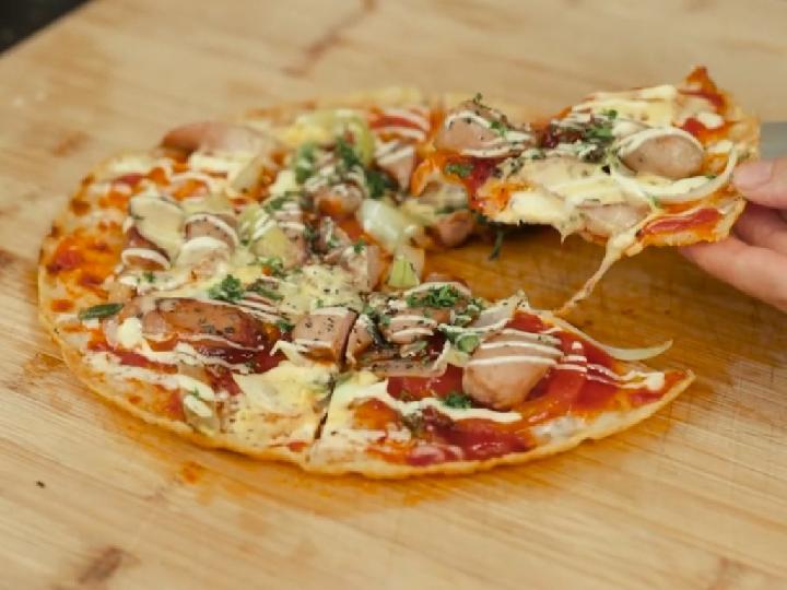 Resep Crispy Pizza Racikan Chef Devina Hermawan