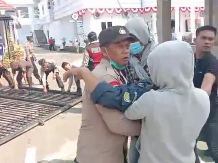 Demo Ricuh di Kejari Palopo, Satu Petugas Satpam Meninggal Dunia