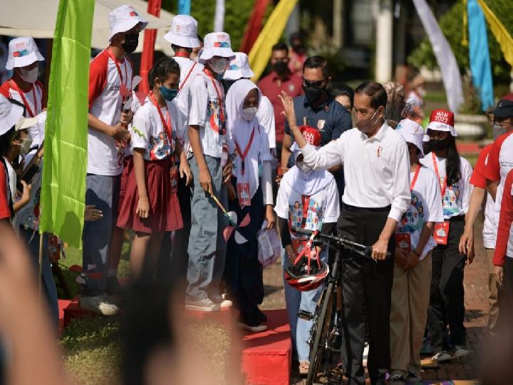 Hari Anak Nasional, Ridwan Kamil dan Anak - Anak Terhibur Sulap Presiden Jokowi