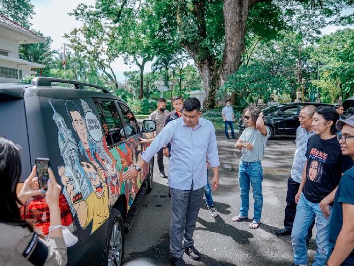 Bertemu Slank di Medan, Bobby Nasution Pamer Mobil Dinasnya yang Dimural