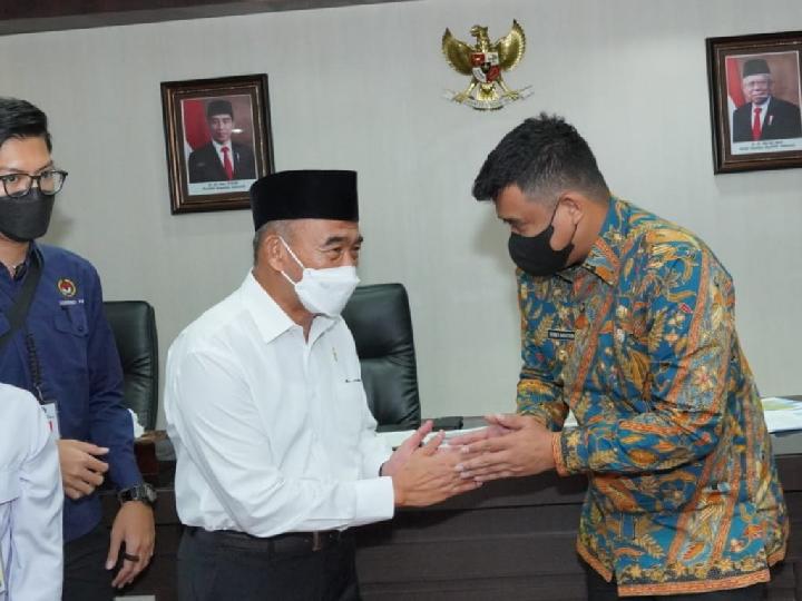 Menko PMK Datangi Kantor Bobby Nasution, Bahas Beragam Persoalan