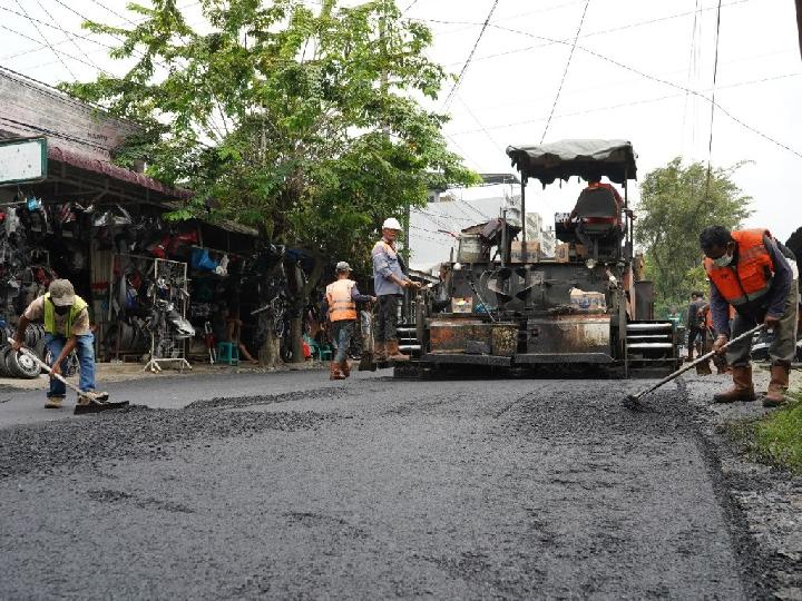 Benahi Infrastruktur, Jalan di Medan Ditambal dan Diperlebar