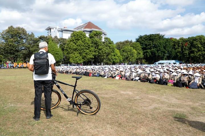 Ketika Ganjar Semangati Mahasiswa Baru UGM