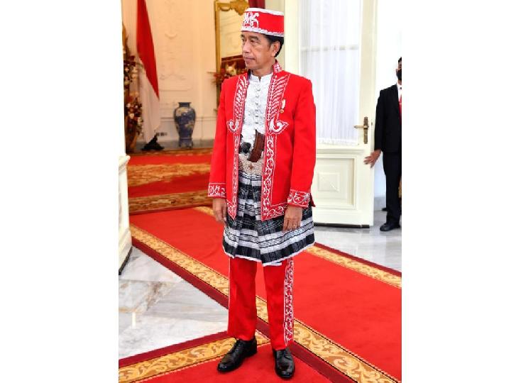 Presiden Jokowi Kenakan Baju Adat Dolomani saat HUT RI ke-77