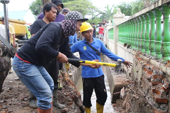 Giliran Bangunan di Medan Helvetia Dihancurkan Pemko Medan