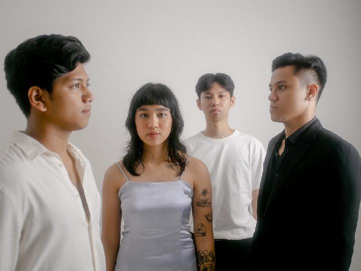 Unit Rock Noon Radar Rilis EP Perdana Bertajuk Gradien