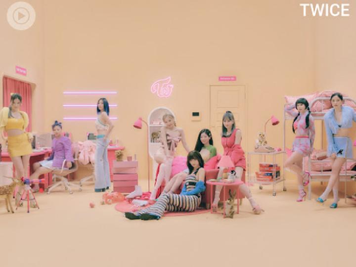 Girlband Twice Jadi Agen Rahasia di Video Klip Single Talk That Talk