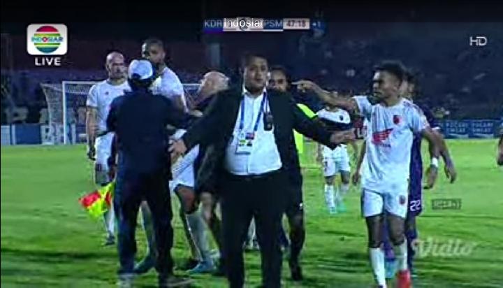 Persik vs PSM Masih 0-0, Pluim Diganjar Kartu Merah