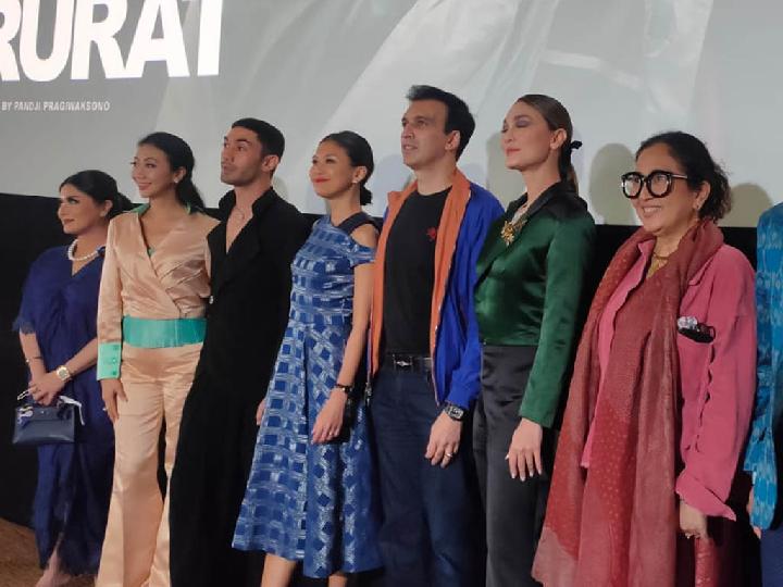 Luna Maya Kecewa Tak Cium Reza Rahadian di Film Mendarat Darurat