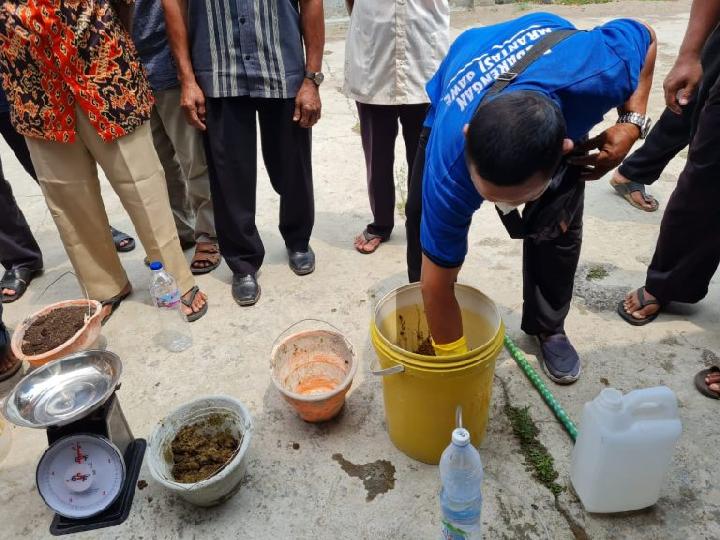 Petani di Klaten Diajarkan Trik Membuat Kompos