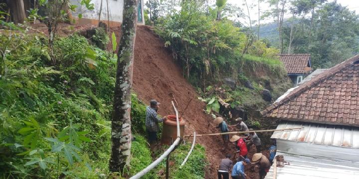 Dua Warga Ciamis Meninggal Dunia Akibat Tertimbun Tanah Longor