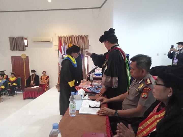 Wisudawan STT Sulbar Diharapkan Menutupi Kekurangan Tenaga GKSB