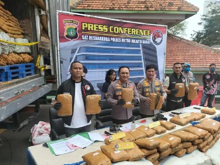 Sudah Diselipkan di Sayur-Mayur, Ganja Tetap Gagal Beredar