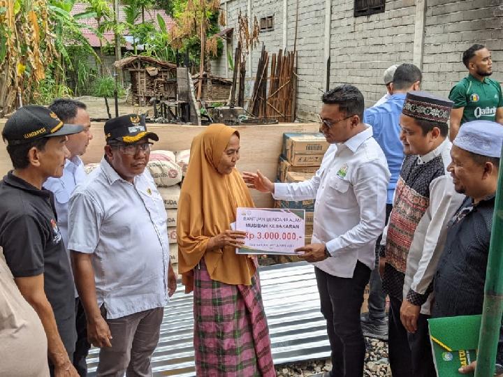 Wakil Ketua DPRA Bantu Korban Kebakaran dan Santuni Anak Yatim di Abdya