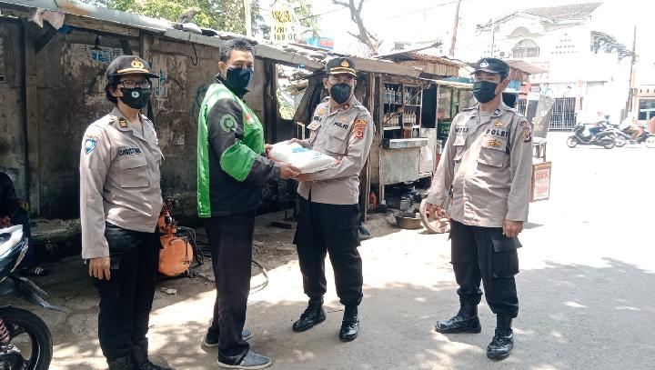 Polres Cirebon Kota Bagikan Empat Ton Beras ke Warga