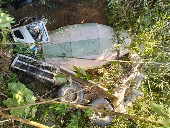 Mobil Truk Mixer Terjun ke Jurang di Mamuju, Sopir Tewas Terjepit